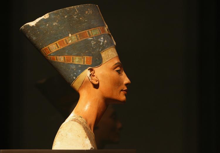Nefertiti Lift